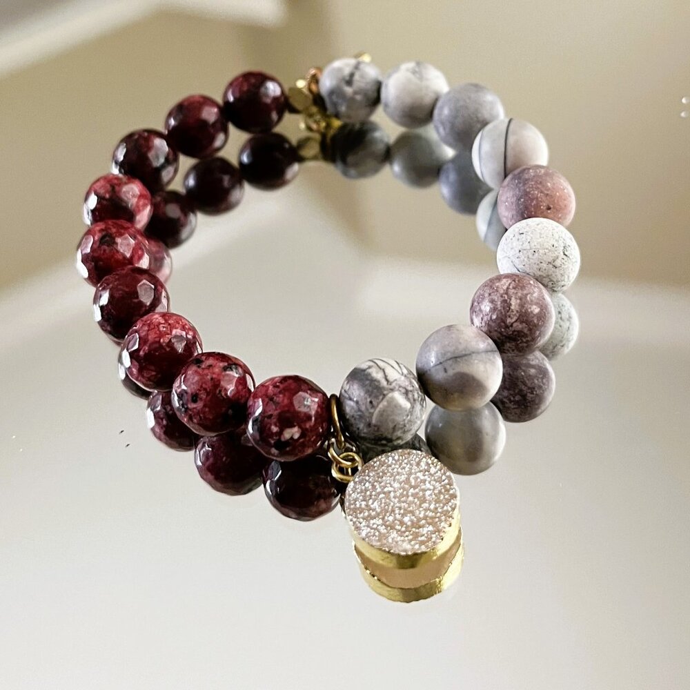 Erimish  Faceted Crystals Beaded Bracelet Logo Tag Stackable Stretch